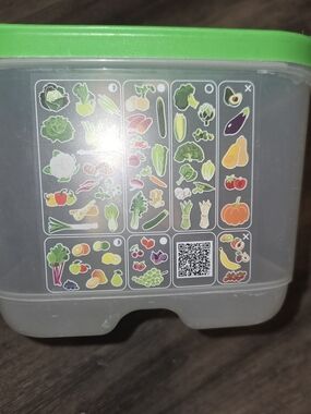 Tupperware FridgeSmart Medium Deep-1 gal./4.4L-Fruit & Vegetable Keeper
